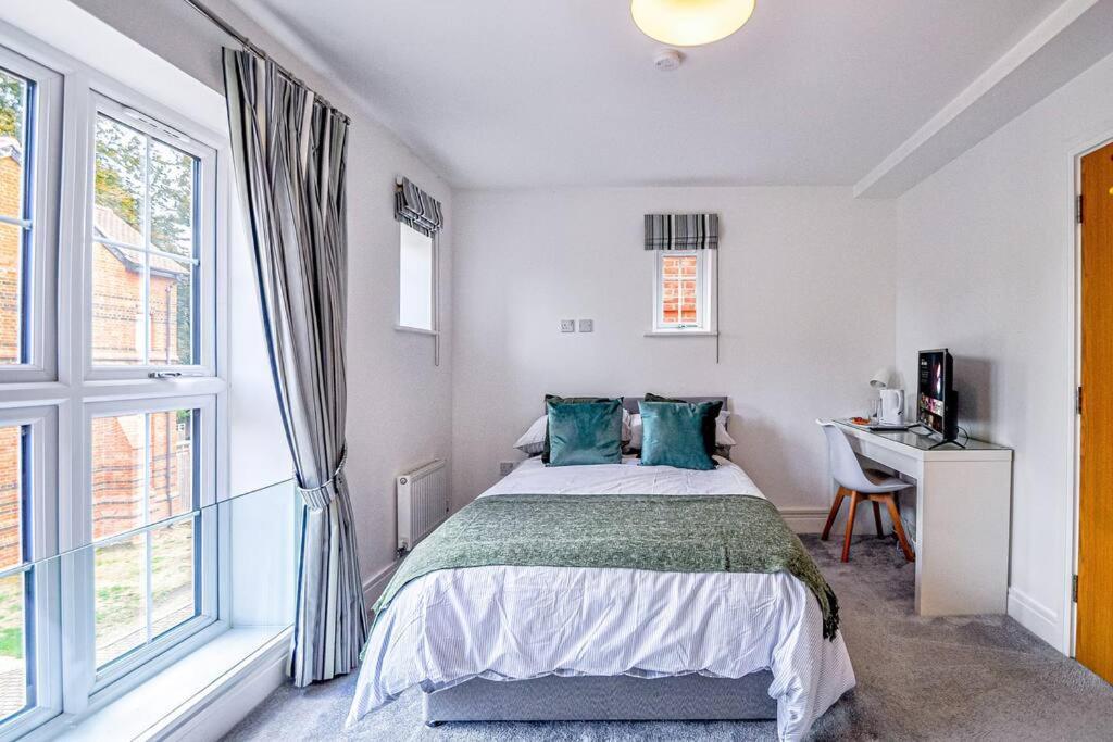 Entire House Sleeps 8 Near The River Thames Maidenhead Exterior foto